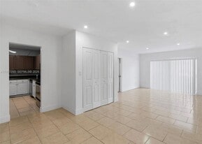 14013 SW 90th Ave in Miami, FL - Building Photo