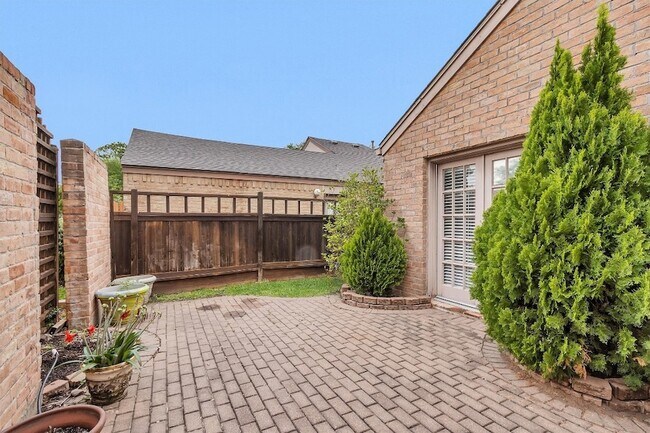 11634 Southlake Dr in Houston, TX - Foto de edificio - Building Photo