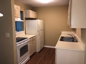 5633 Hornaday Rd, Unit G in Greensboro, NC - Building Photo - Building Photo