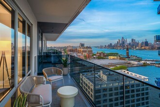 Newport Rentals in Jersey City, NJ - Foto de edificio - Building Photo