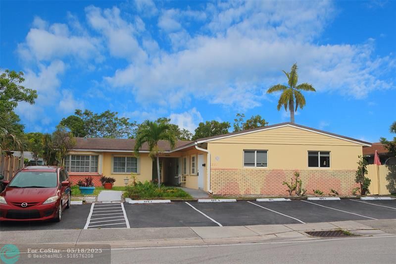5881 NE 18th Ave in Fort Lauderdale, FL - Foto de edificio