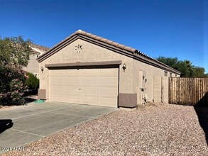 17538 W Hearn Rd in Surprise, AZ - Building Photo - Building Photo