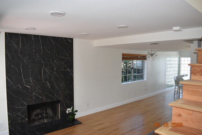 716 Flower Ave in Venice, CA - Foto de edificio - Building Photo