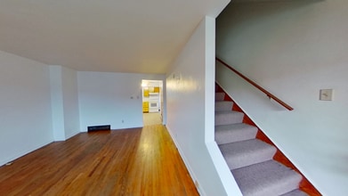 11 W McNutt St in Houston, PA - Building Photo - Building Photo