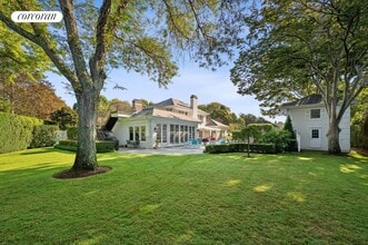31 Terry Ct in Southampton, NY - Building Photo - Building Photo