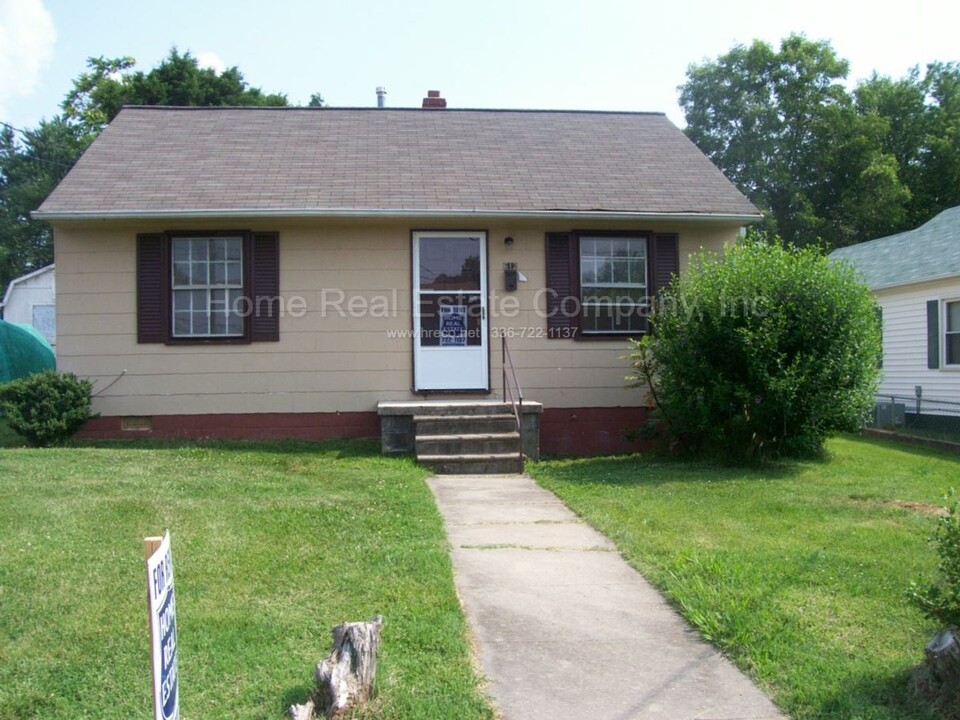 612 W Twenty-Sixth St in Winston-Salem, NC - Building Photo