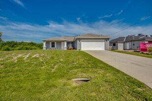 6011 Joplin Ave in Ft. Myers, FL - Building Photo