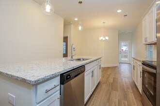 2007 Tyler Farms Rd in Hanahan, SC - Building Photo - Building Photo