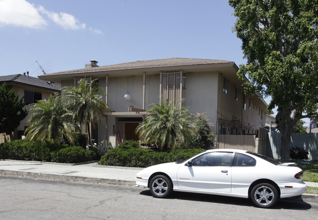 201 S Illinois St in Anaheim, CA - Building Photo - Building Photo