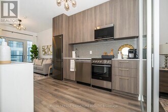 7439 Kingston Rd in Toronto, ON - Building Photo - Building Photo