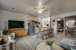 830 E Maryland Ave in Phoenix, AZ - Building Photo