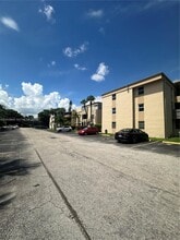 9175 SW 77th Ave in Miami, FL - Building Photo - Building Photo