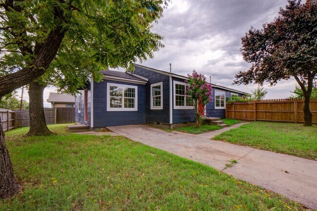 property at 1633 E 10th St