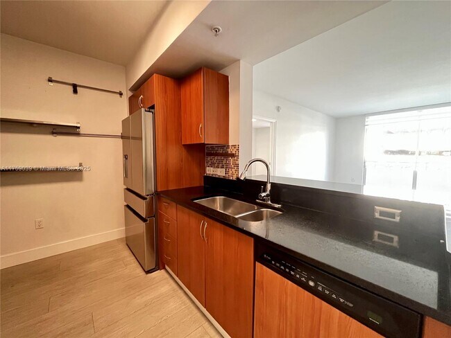 2775 NE 187th St, Unit 326 in Aventura, FL - Building Photo - Building Photo