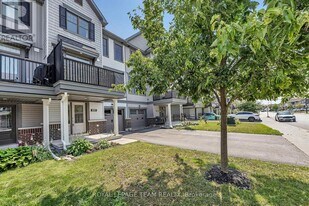 887 Kilbirnie Dr in Ottawa, ON - Building Photo