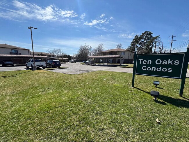 4652 E 10 Mile Rd in Warren, MI - Building Photo - Building Photo