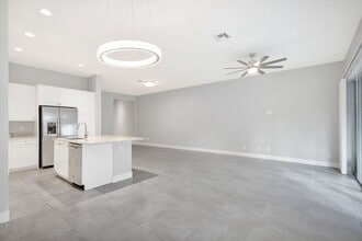 4924 Pointe Midtown Way in Palm Beach Gardens, FL - Building Photo - Building Photo