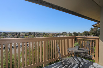 Crestview Terrace in Hayward, CA - Building Photo - Building Photo