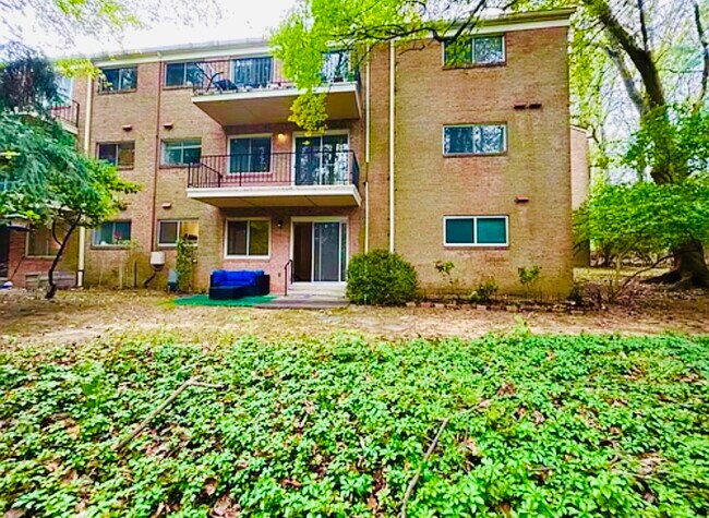 10506 Weymouth St, Unit #2 in Bethesda, MD - Building Photo - Building Photo