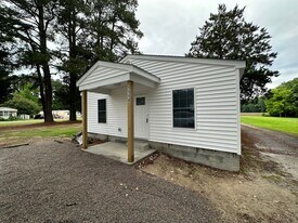 1114 Northside Rd in Elizabeth City, NC - Building Photo