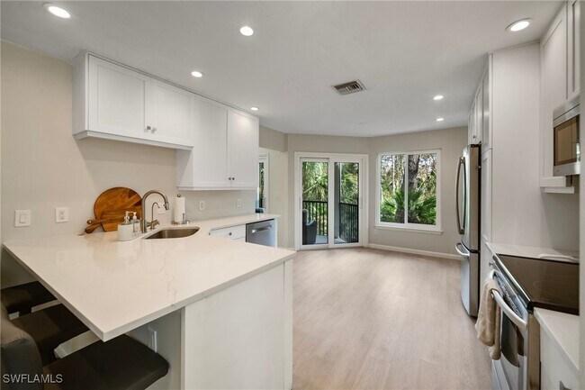 27002 Oakwood Lake Dr in Bonita Springs, FL - Foto de edificio - Building Photo