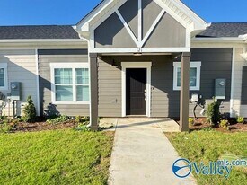 121 Foster Wy Dr in Huntsville, AL - Building Photo