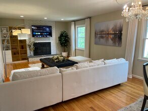 20 Coachlamp Ln in Stamford, CT - Building Photo - Building Photo