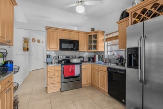 8520 NW 193rd Ln in Hialeah, FL - Building Photo - Building Photo