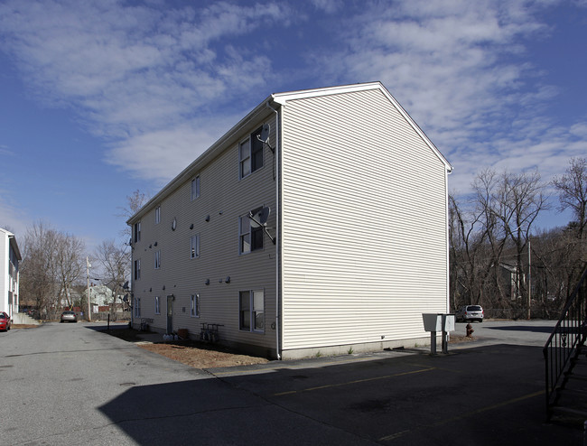 4R Saint Paul St in Blackstone, MA - Building Photo - Building Photo