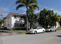 Santillane Apartments in Coral Gables, FL - Foto de edificio - Building Photo