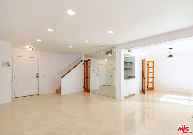 13030 Valleyheart Dr in Los Angeles, CA - Building Photo - Building Photo