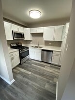 Carriage House Apartments LLC in Gurnee, IL - Building Photo
