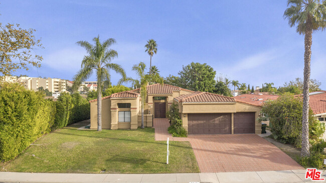 3516 Malibu Country Dr in Malibu, CA - Building Photo - Building Photo