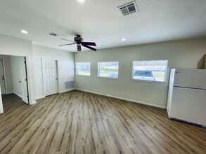 1501 Akron Dr in Leesburg, FL - Foto de edificio - Building Photo