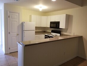 525-529 Glendale Ave in Lehigh Acres, FL - Building Photo - Building Photo