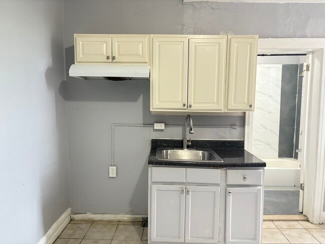296 Wainwright St, Unit B3