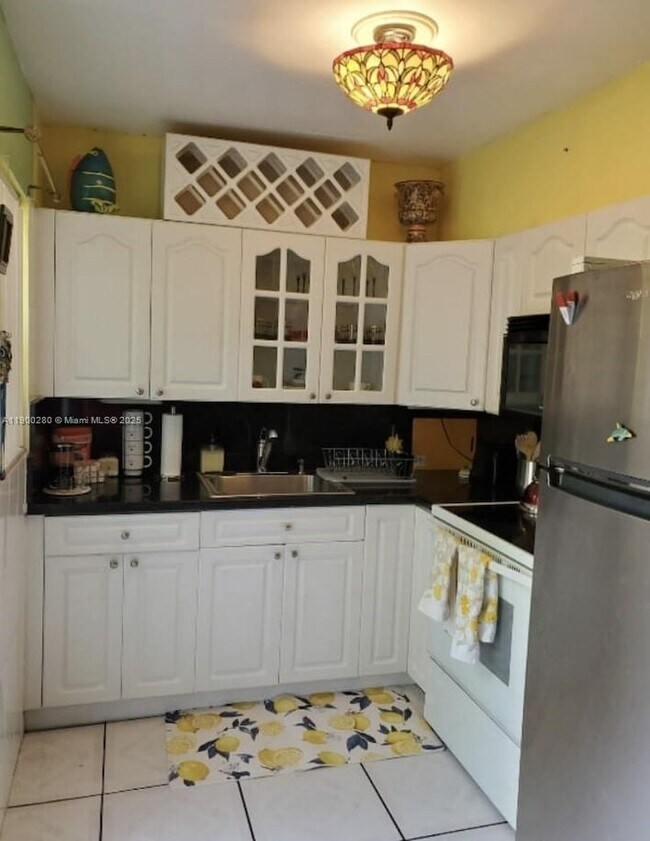 526 S 28th Ave in Hollywood, FL - Building Photo - Building Photo