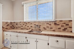 1141 Pine Ave in Long Beach, CA - Building Photo