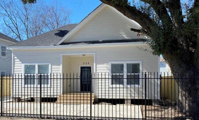 229 N Everton St in Houston, TX - Building Photo - Building Photo