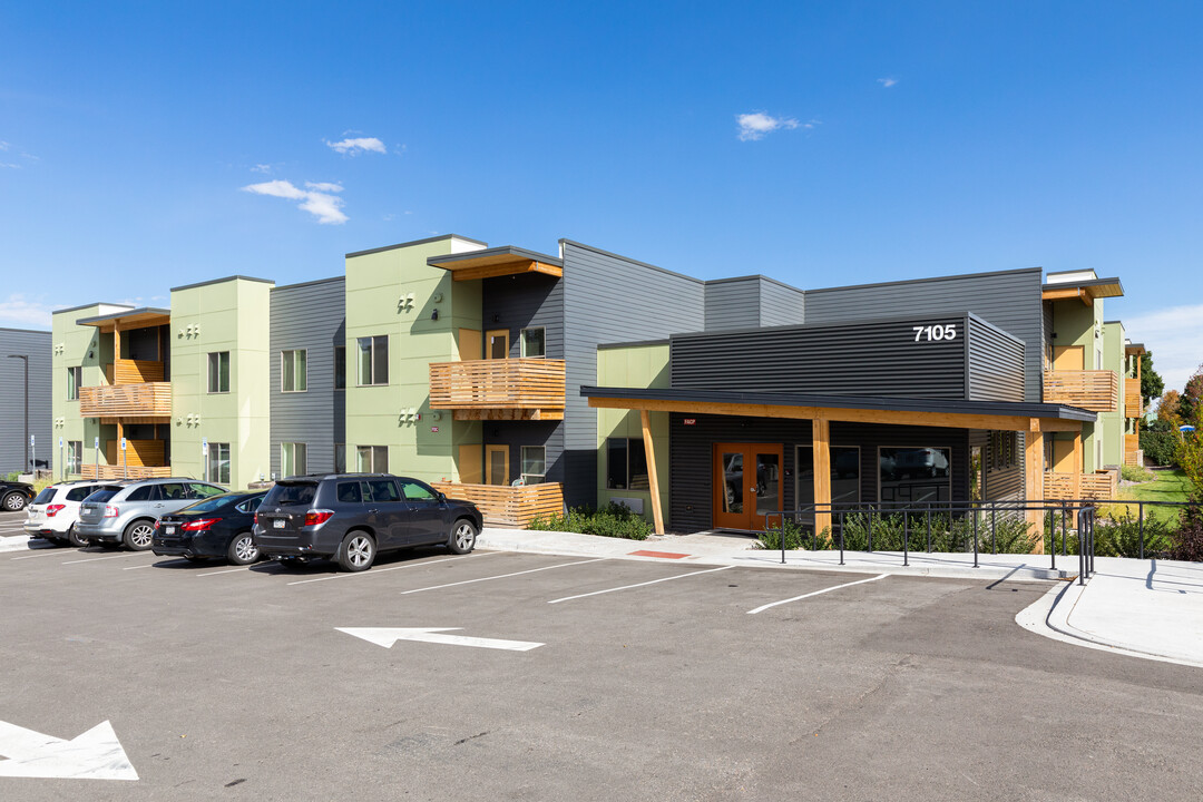 Academy Place in Broomfield, CO - Foto de edificio