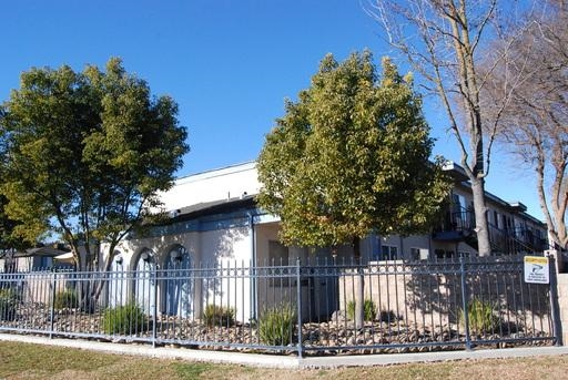 Quincy Gardens Apartments in Stockton, CA - Foto de edificio