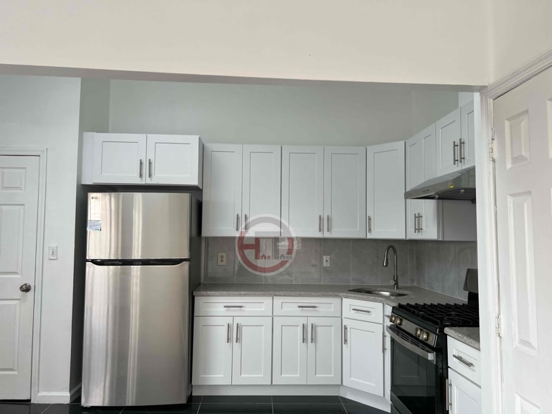 2735 Lawton Ave-Unit -2 in Bronx, NY - Building Photo