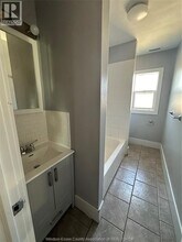 475 Louis Ave in Windsor, ON - Foto de edificio - Building Photo