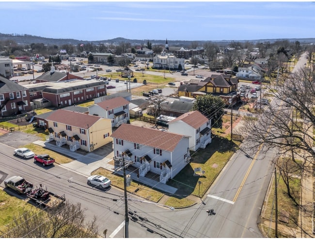 219 W Flower St, Unit D1 in Pulaski, TN - Building Photo - Building Photo