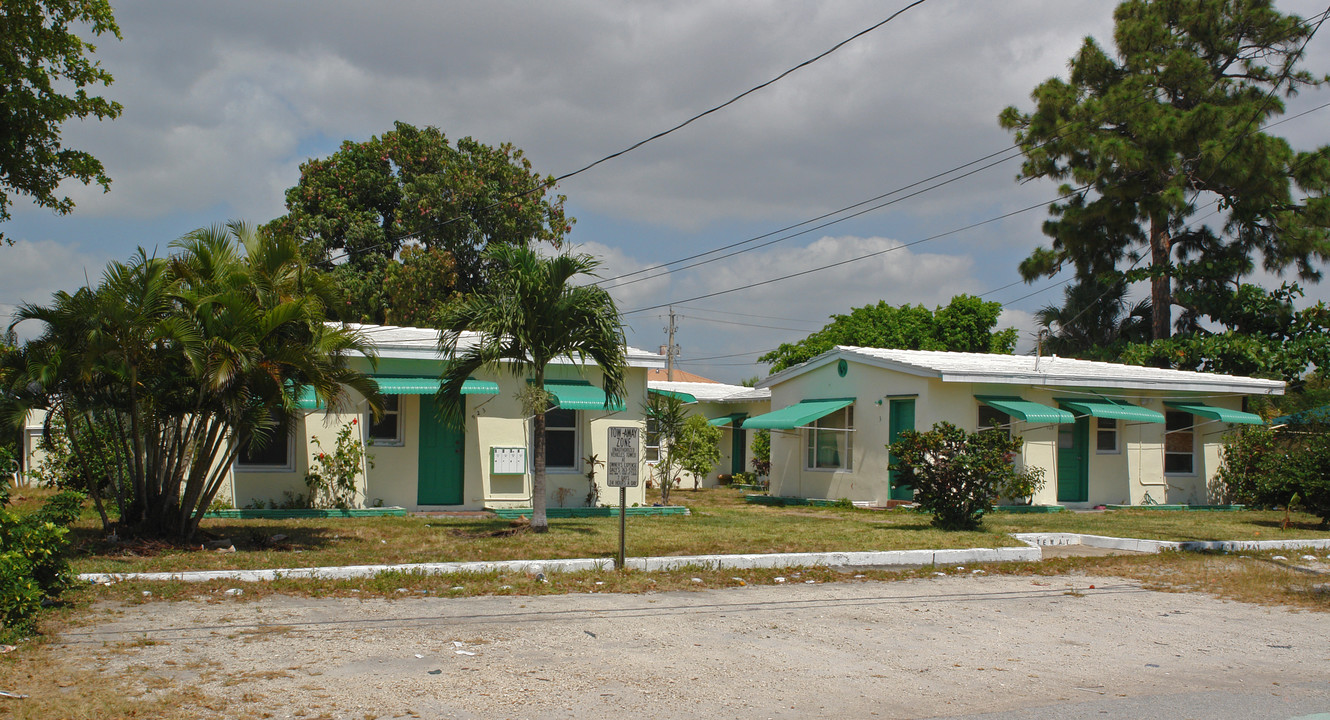 923-925 NE 18th Ave in Fort Lauderdale, FL - Building Photo