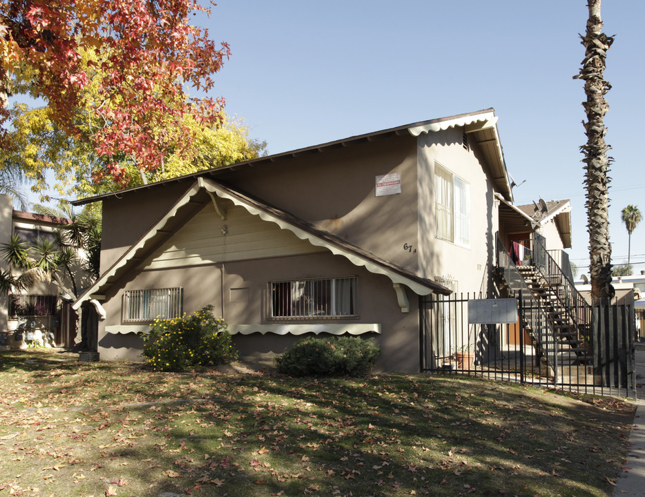 674 Karesh Ave in Pomona, CA - Building Photo