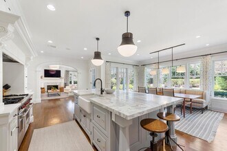 19 Fairleigh Ct in Sag Harbor, NY - Building Photo - Building Photo