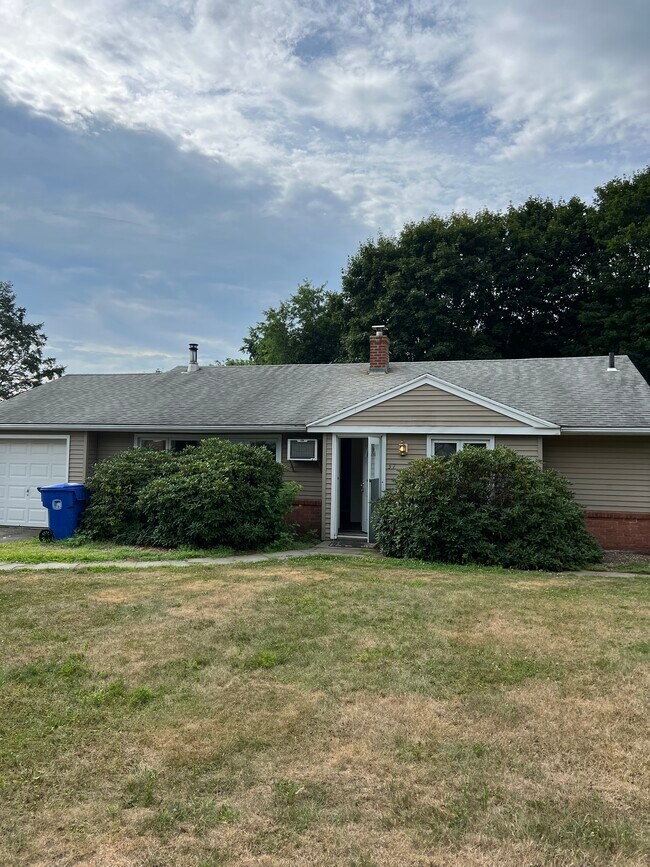 37 Reservoir Rd Rentals in Newington, CT