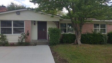 10852 Cassandra Way in Dallas, TX - Building Photo - Building Photo