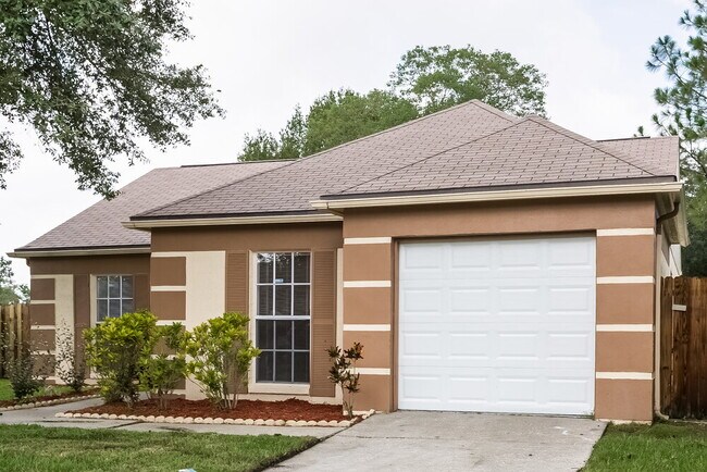 1687 Palm Leaf Dr in Brandon, FL - Building Photo - Building Photo